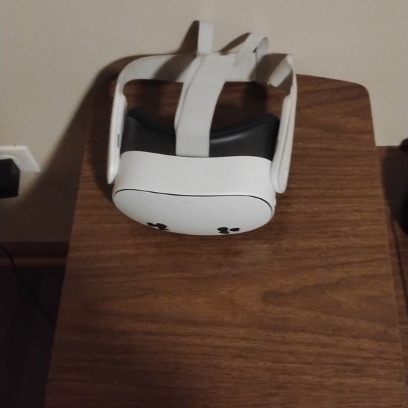 OCU LUS Quest 2 Standalone VR Headset White